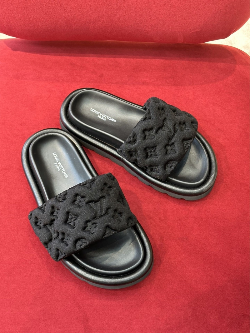 l0vis Vvtt0n slippers